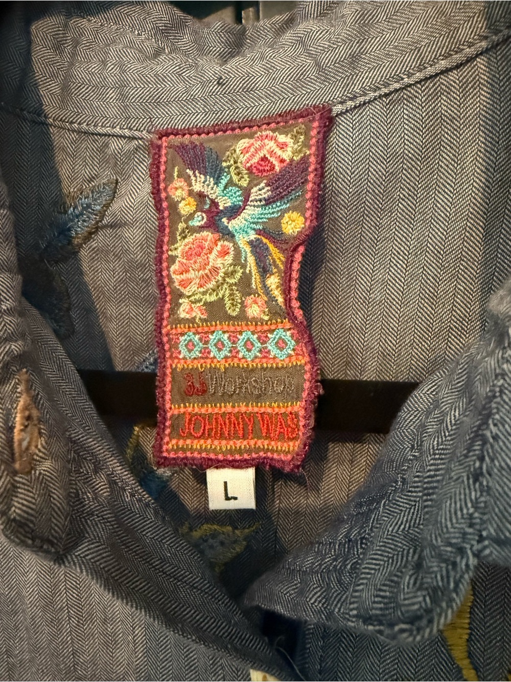 🦜Johnny Was Women’s Embroidered Floral Bird Chambray Button Up - Size L - Picture 3 of 10